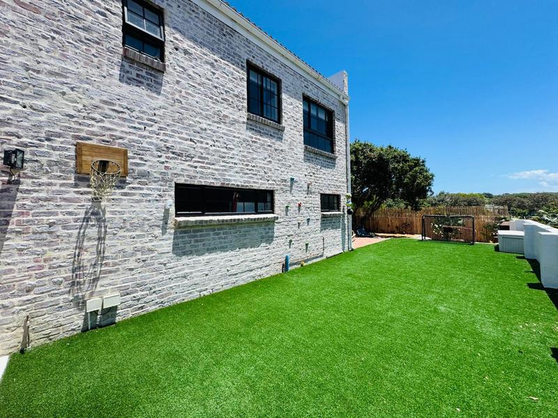 To Let 5 Bedroom Property for Rent in Sandbaai Western Cape